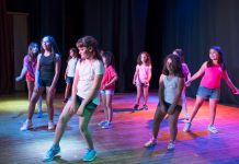 Danza en familia con motivo del Día Universal de la Infancia
