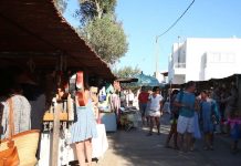 Los mercados artesanos y artísticos de Formentera comienzan la temporada con la normalidad de antes de la pandemia