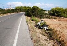 Dues persones ferides en un accident de moto a Formentera