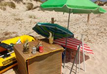 La Policia de Formentera desmantella un quiosc il·legal a la platja d’Espalmador