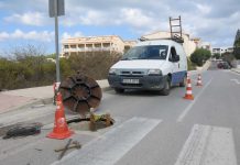 Una fuga de agua produce daños en la red de telefonía de Es Pujols