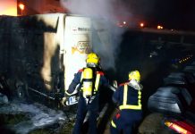 Es cremen una furgoneta i 21 motos a la Savina