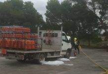 Els bombers participen en un simulacre al magatzem de gas de Formentera