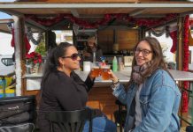 El ambiente navideño se siente en la plaza de Sant Francesc