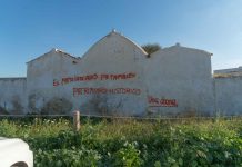 Aparecen nuevas pintadas en los muros del Cementeri Vell de Sant Francesc