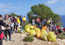 40 personas recogen más de 500 kilos de basura en la zonas de s’Estufador y cala Codolar