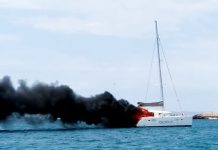 Se quema un barco en Illetes