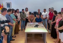 Los miembros del pleno firman su adhesión al Código Ético y de Buen Gobierno del Consell