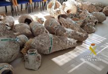 La Guardia Civil recupera más de 100 ánforas expoliadas de yacimientos subacuáticos de Formentera