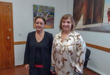 Alejandra Ferrer entrega la lista de peticiones de Formentera a la senadora Patricia Abascal