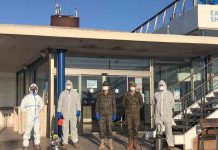 Una unidad militar desinfecta la estación marítima de Formentera