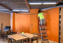 El Consell realiza trabajos de mantenimiento y limpieza en los centros de mayores de Formentera