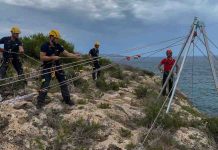 Los Bomberos de Formentera se forman en rescate de personas en el medio natural