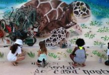 «RESPECT NATURE», nuevo mural de concienciación ambiental en la fachada del Casal de Joves