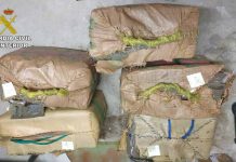 La Guardia Civil investiga la procedencia de los 5 fardos de hachís hallados en Formentera