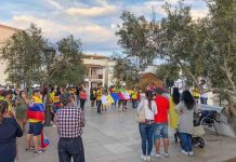 Residentes colombianos se manifiestan en Formentera para exigir el cese de la represión en su país
