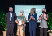 Pepita Gabaldar recibe la Medalla de Honor de la AECC Baleares