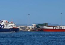 Culminan con éxito las tareas de desbloqueo del camión en el puerto de la Savina