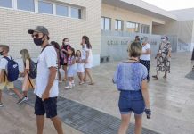 La mascarilla dejará de ser obligatoria en los patios de los centros educativos a partir del jueves