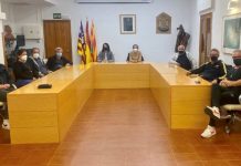 Ana Juan se reúne con los representantes de la asociación de concesionarios de playas Ana Juan y concesionarios de playa