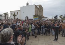 Formentera muestra su apoyo a los actuales concesionarios de los kioskos de playa