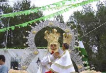 El Pilar de la Mola acoge la verbena y romería en honor a la Virgen de la Cabeza