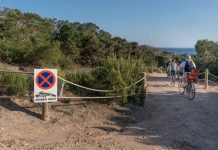 El Consell Insular de Formentera cierra el acceso superior a es Caló des Mort por el grave riesgo de accidentes área de Movilidad, regulación acceso y aparcamiento, entre el 1 de junio y el 30 de septiembre, es Caló des Morts y es Ram, 25 de mayo 2022