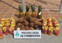 Formentera reedita una campaña para concienciar a turistas y residentes contra la venta ambulante Productos de venta ambulante decomisados por la Policía local