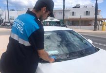 Campaña informativa para que los vehículos de alquiler tengan visible el contrato cuando aparquen en la Savina Zona blava vehicles lloguer