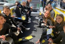 Un centenar de escolares se sumergen para conocer la importancia de la posidonia y del entorno marino