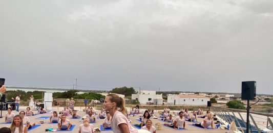 Formentera celebra el Día Internacional del Yoga con distintas actividades Verónica Blume clase de Yoga