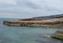 Interceptados 13 migrantes llegados de madrugada a la zona de es Caló Muelle de es caló de Sant Agustí