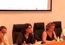 El crecimiento turístico, la falta de vivienda y la regulación del puerto centran la primera parte del debate sobre el estado de Formentera