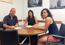 El Consell y el Club de Tenis Isla de Formentera firman el convenio para la gestión de las pistas municipales de tenis y pádel Firma del convenio con el club de tenis Isla de Formentera