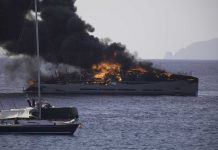 Se incendia un yate en Cala Saona