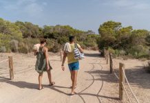 El Consell valora positivamente la primera temporada de regulación en el caló des Mort y es Ram Camino entrada Caló des Morts