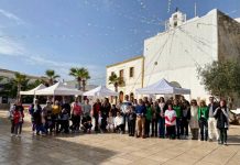 Voluntarios de Formentera participan de su día internacional en la plaza de Sant Francesc Concentración Día Internacional del Voluntariado