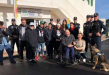 Los usuarios del Centro de Día visitan las dependencias de la Policía Local Visita de los usuarios del Centre de Dia a la Policía local