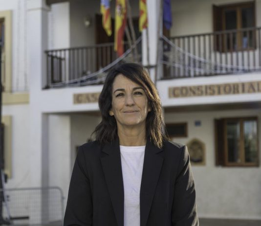 “Hay que encontrar el equilibrio entre la actividad turística y que se pueda vivir en la isla de una manera digna” Entrevista a Ana Juan