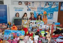 La Associació Reis Mags, Formenterers Solidaris y Cáritas reciben centenares de juguetes recogidos en la sede del PP de Formentera Juguetes recogidos en la sede del PP de Formentera