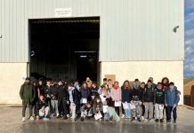 Alumnos del IES Marc Ferrer visitan la planta de tratamiento de residuos de es Cap de Barbaria Visita escolar a la planta de tratamiento de residuos de es Cap