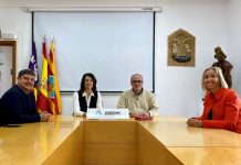Ángel Custodio Navarro pren possessió com a secretari habilitat nacional del Consell, categoria superior, en provisió definitiva Ana Juan, Ángel Custodio Navarro, Bartomeu Escandell y Paola Sales en la sala d'actes del Consell