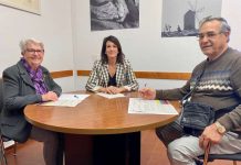 El Consell aporta 22.000 euros a los clubes de mayores de Sant Francesc y Sant Ferran Firma convenio 2023 Clubs de Jubilados