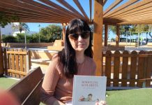 Rodolins acolorits per a grans i petits, una novedad literaria muy especial para este Sant Jordi en Formentera Anna Costa, autora de Rodolins acolorits