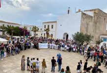 Formentera contra la violencia Concentración en la plaza de la Constitución contra la violencia