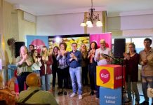 GxF pedirá al Govern balear la gestión del mollet d’es Caló para rehabilitarlo GxF acto con los vecinos de es Caló