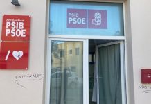 La sede del PSOE de Formentera víctima de vandalismo Imagen de las pintadas en la fachada de la sede socialista en Sant Ferran