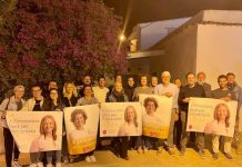 GxF se presenta para pedir el voto bajo el lema «A Formentera, Gent per Formentera» las elecciones del 28 de mayo Miembros de GxF durante la pegada de carteles