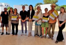 El Consell de Formentera entrega siete nuevas cartas de artesanía La presidenta en funciones, Ana Juan, con los nuevos artesanos