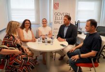 Marga Prohens y Llorenç Córdoba visitan las instalaciones del Hospital de Formentera La presidenta del Govern balear, Marga Prohens, en su visita la Hospital de Formentera